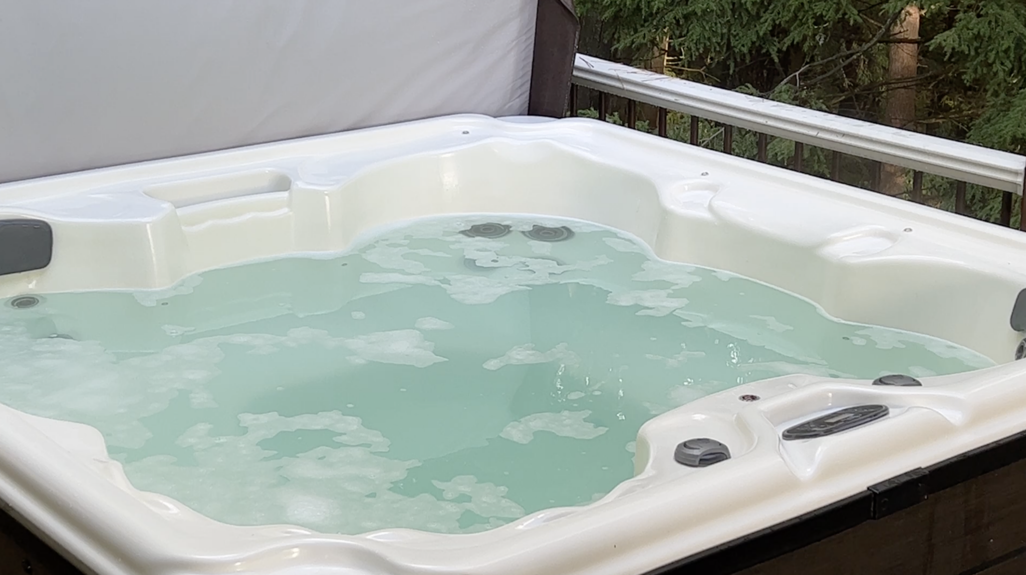 Clear Cloudy Hot Tub Water In 1 Hour Or Less   Cloudy Hot Tub Water 2048x1149 